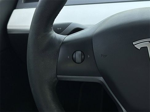 Used 2021 Tesla Model Y Performance image 13