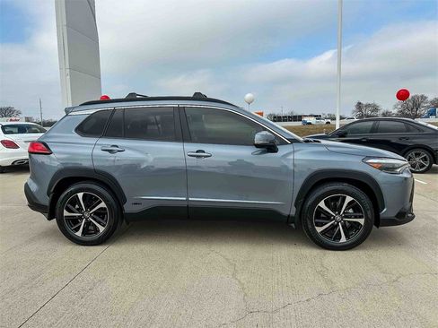 Used 2024 Toyota Corolla Cross XSE image 2