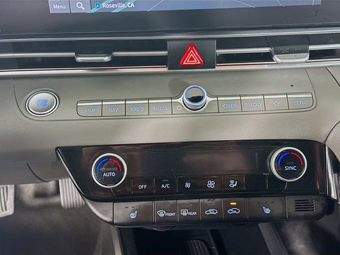 Used 2025 Hyundai Elantra SEL image 24