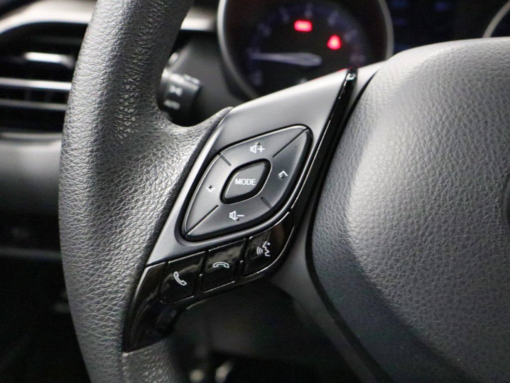 Used 2021 Toyota C-HR LE FWD image 29