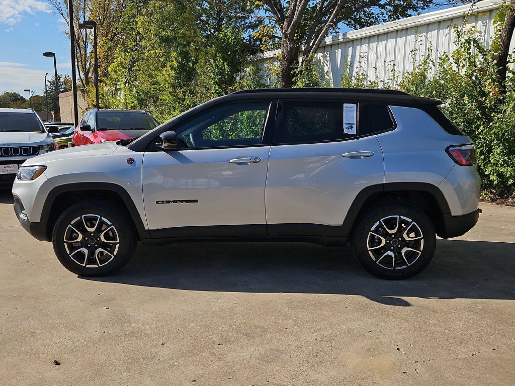 Used 2025 Jeep Compass Trailhawk AWD/4WD image 8