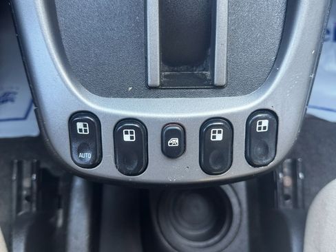 Used 2006 Pontiac Torrent 2WD image 19