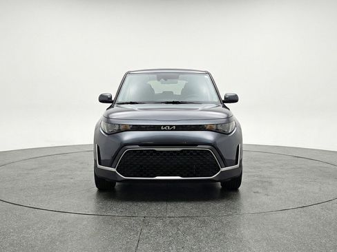 Used 2025 Kia Soul LX w/ LX Technology Package FWD image 2