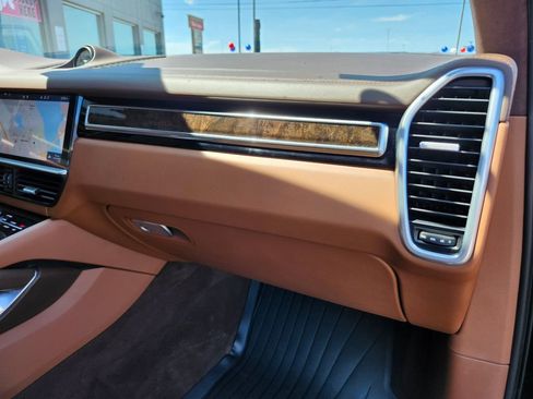 Used 2019 Porsche Cayenne Turbo AWD/4WD image 11