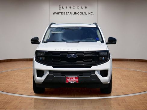 Used 2025 Ford Expedition Active AWD/4WD image 2