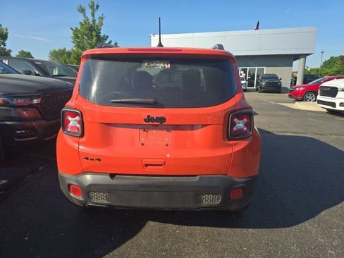 Used 2018 Jeep Renegade Altitude AWD/4WD image 5