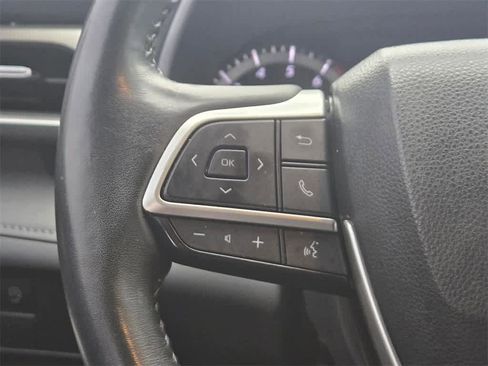 Used 2023 Toyota Highlander XLE image 10