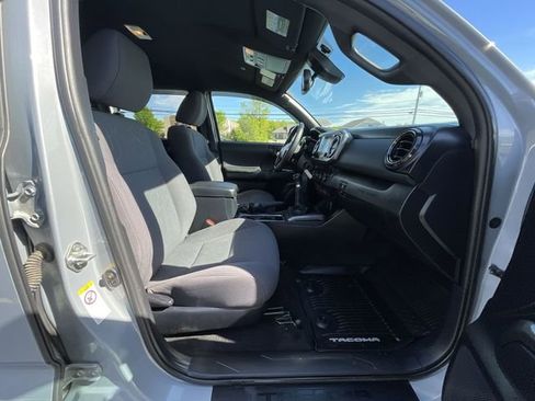 Used 2019 Toyota Tacoma TRD Off-Road AWD/4WD image 25