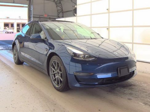 Used 2023 Tesla Model 3 Standard Range image 4