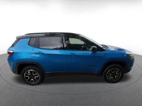 Used 2025 Jeep Compass Trailhawk AWD/4WD image 15