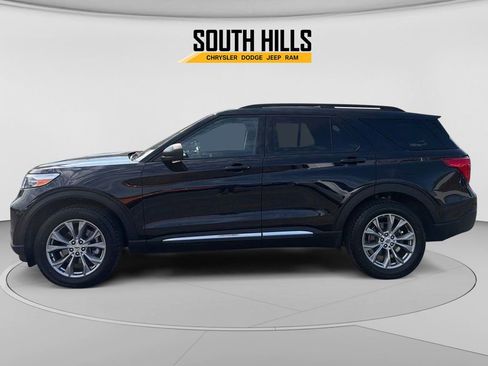 Used 2023 Ford Explorer XLT w/ Equipment Group 202A AWD/4WD image 4