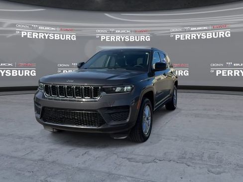 Used 2023 Jeep Grand Cherokee Laredo w/ Luxury Tech Group I AWD/4WD image 3