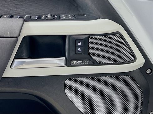 Used 2023 Land Rover Defender 110 X-Dynamic SE image 19