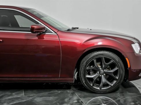 Used 2019 Chrysler 300 Touring RWD image 11