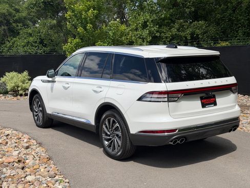 New 2026 Lincoln Aviator AWD image 3