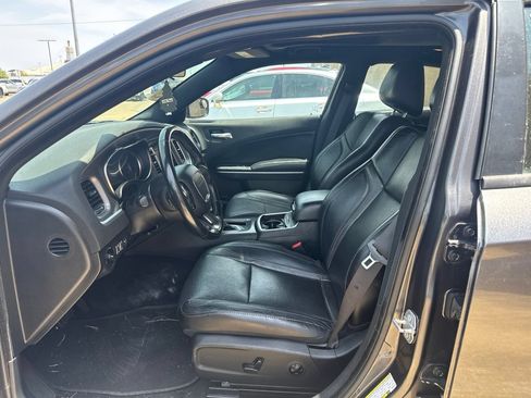 Used 2019 Dodge Charger SXT w/ Leather Interior Group RWD image 8