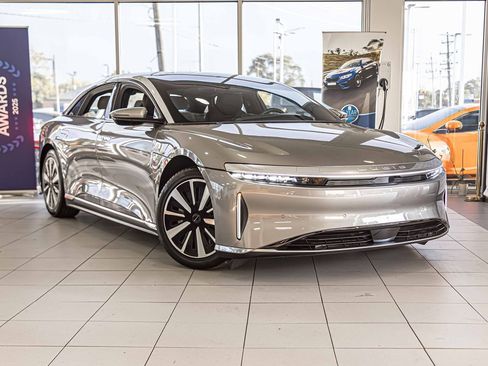 Used 2024 Lucid Air Touring image 7