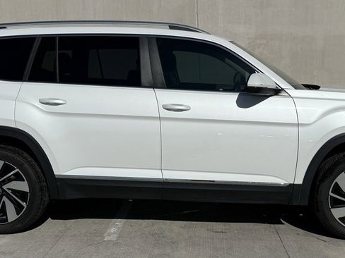 Used 2024 Volkswagen Atlas SEL image 3