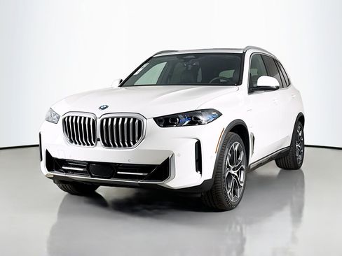 New 2026 BMW X5 xDrive50e w/ Premium Package image 3