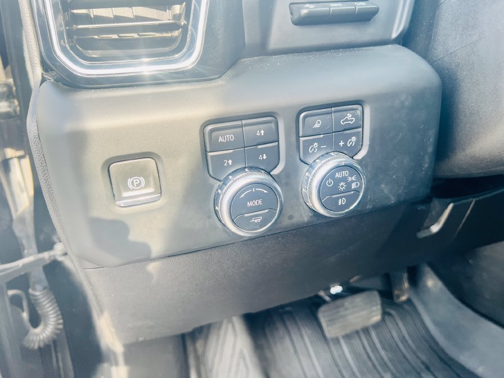 Used 2024 GMC Sierra 3500 Denali w/ Denali Reserve Package AWD/4WD image 17