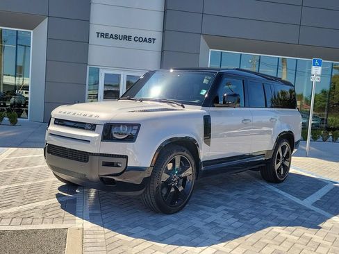 New 2026 Land Rover Defender 130 X-Dynamic SE AWD/4WD image 1