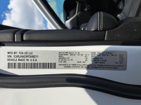 Certified 2023 Jeep Grand Cherokee Altitude AWD/4WD image 35