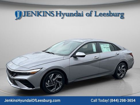 New 2025 Hyundai Elantra SEL image 8