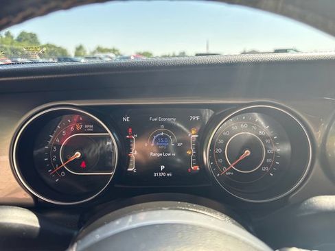 Used 2022 Jeep Gladiator Overland AWD/4WD image 24