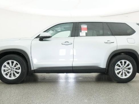 New 2026 Toyota Grand Highlander XLE image 19