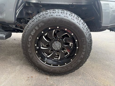 Used 2018 Ford F350 Lariat w/ Chrome Package image 11