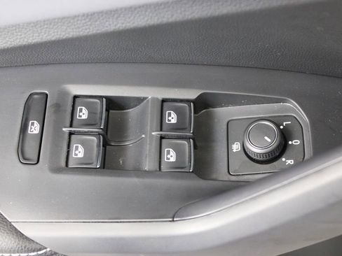 New 2026 Volkswagen Jetta SE FWD image 17