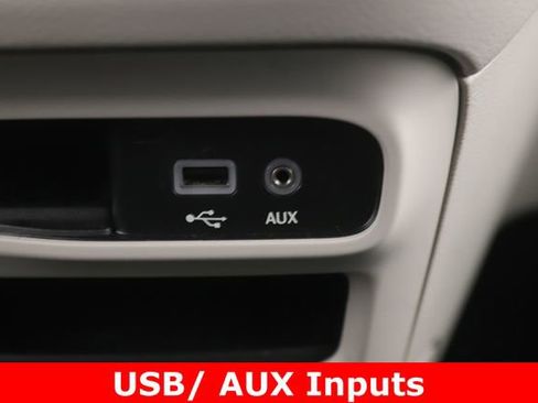 Used 2019 Chrysler Pacifica Touring-L FWD image 24