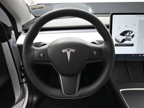 Used 2022 Tesla Model Y Long Range image 13