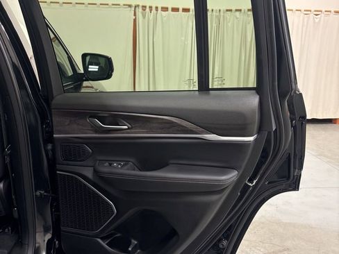 Used 2024 Jeep Grand Cherokee Limited AWD/4WD image 29