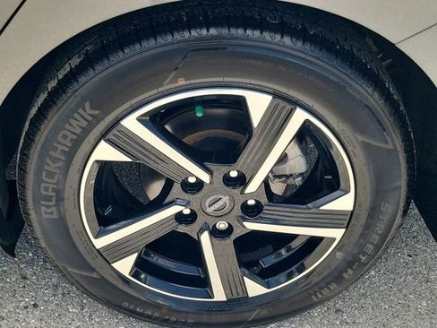 Certified 2024 Nissan Sentra SV FWD image 9