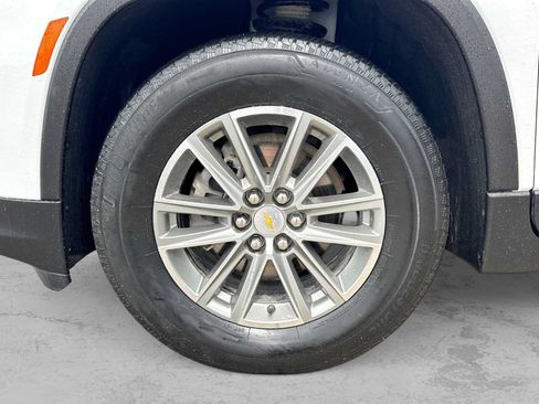 Used 2023 Chevrolet Traverse LT FWD image 13