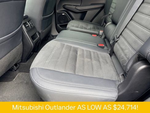 Used 2025 Mitsubishi Outlander SE FWD image 16