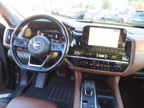 Used 2022 Nissan Pathfinder Platinum w/ Cargo Package image 23