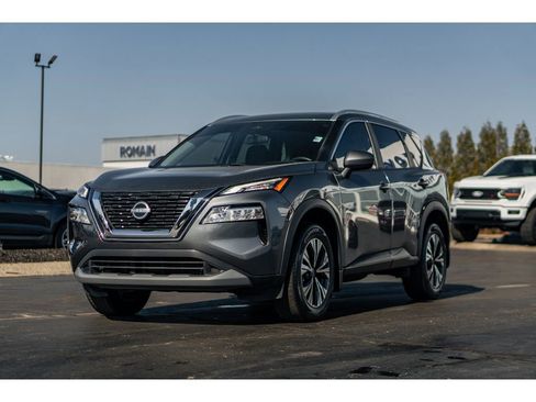 Used 2023 Nissan Rogue SV w/ SV Premium B Package image 2