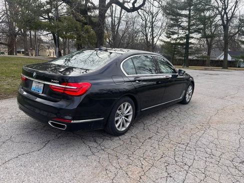 Used 2016 BMW 740i image 9