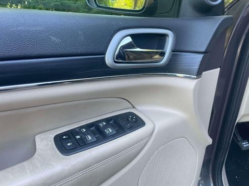 Used 2021 Jeep Grand Cherokee Limited AWD/4WD image 17