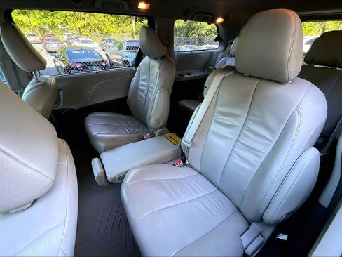 Used 2013 Toyota Sienna XLE FWD image 21