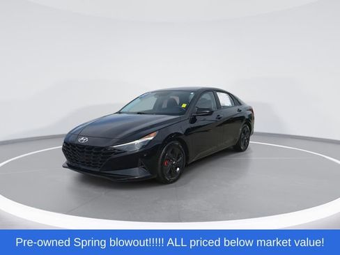 Used 2023 Hyundai Elantra SEL FWD image 4