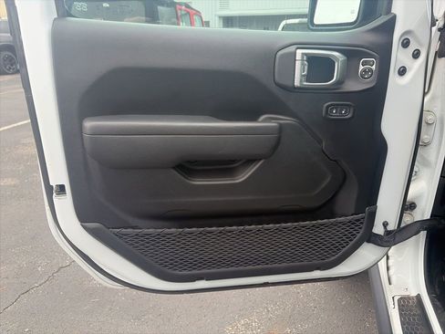 Used 2023 Jeep Wrangler Willys image 13