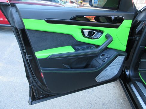 Used 2022 Lamborghini Urus image 9