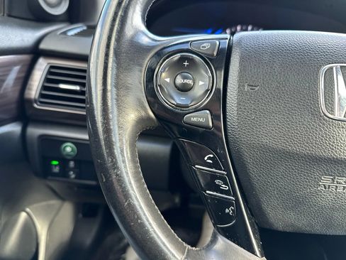 Used 2017 Honda Accord EX-L image 16