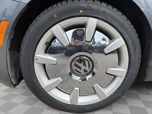 Used 2019 Volkswagen Beetle 2.0T SE w/ SE Premium Package FWD image 9