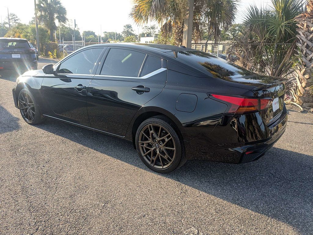Used 2025 Nissan Altima 2.5 SR w/ SR Premium Package AWD/4WD image 6