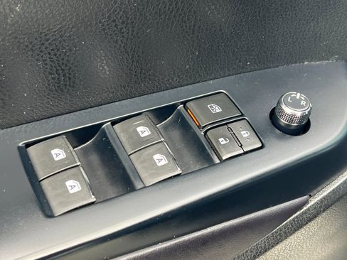 Used 2016 Toyota Highlander Limited image 13