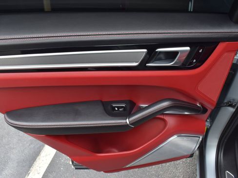 Used 2021 Porsche Cayenne Turbo image 53